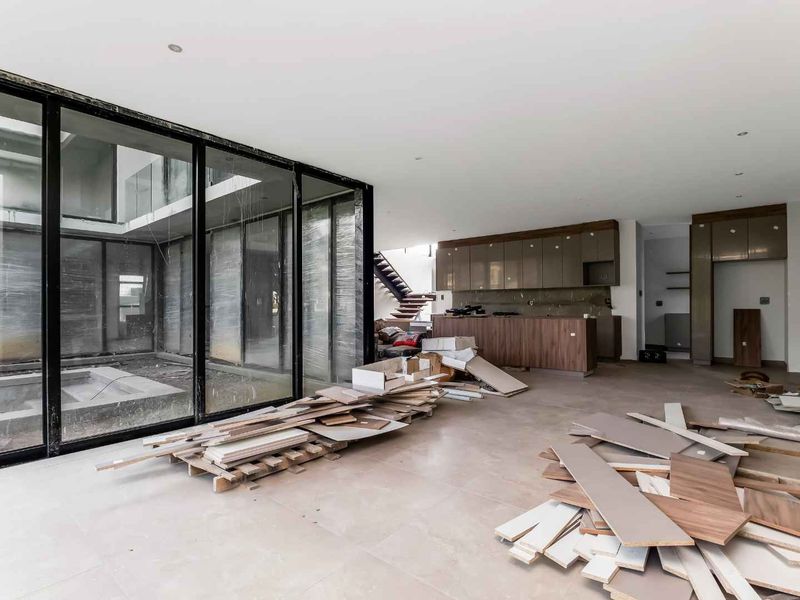 Contemporary Elegance Meets Estate Living - Photo 3