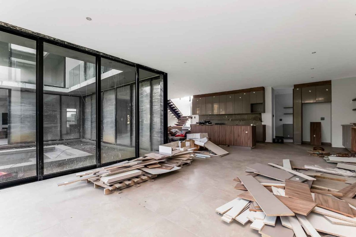 Contemporary Elegance Meets Estate Living - Photo 3