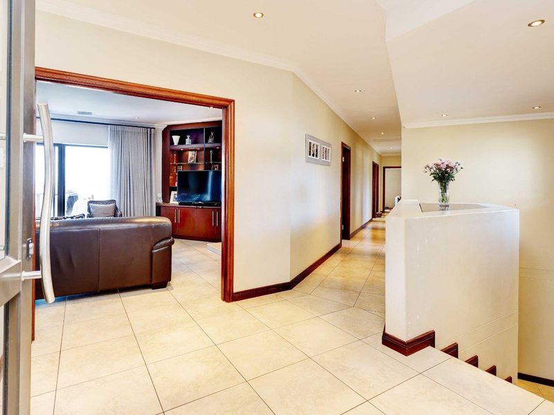 A Home of Stature, Sunlight &  Views - Photo 9