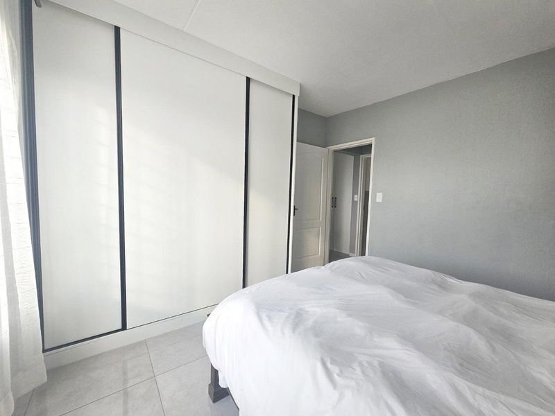 Introducing a Spectacular Renovated GROUND FLOOR Apartment in Radiokop - Photo 9