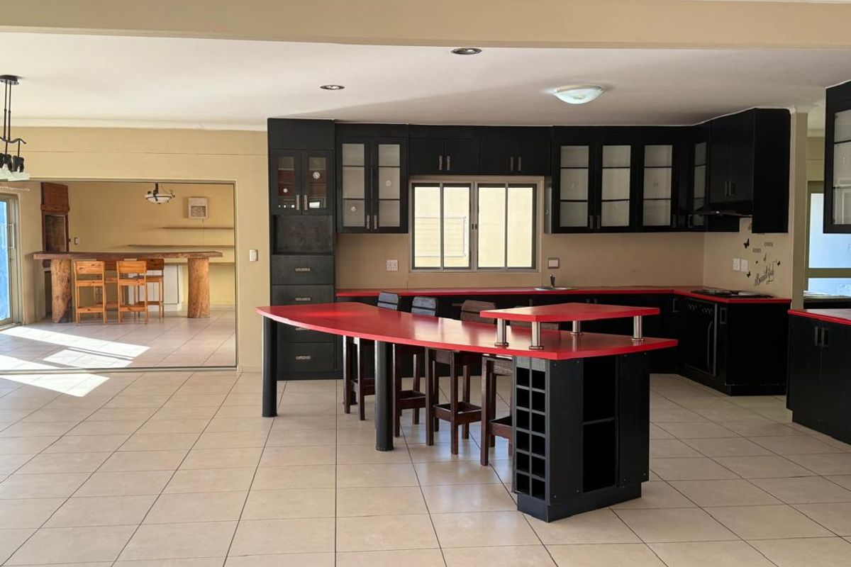 FOR RENT: SPACIOUS 3-BEDROOM FAMILY HOME WITH INDOOR BRAAI, OCEAN VIEW,SWAKOPMUND - Photo 4