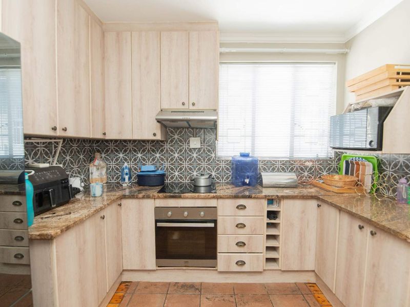 3 Bed house for sale In St Phillips Street Richmond Hill - Photo 4