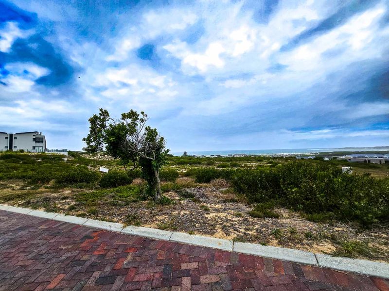 The right location at the right price. - Photo 3