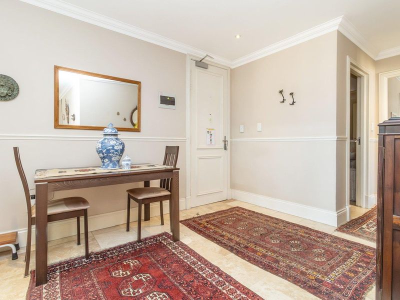 Stylish first floor apartment with expansive patio - Photo 3