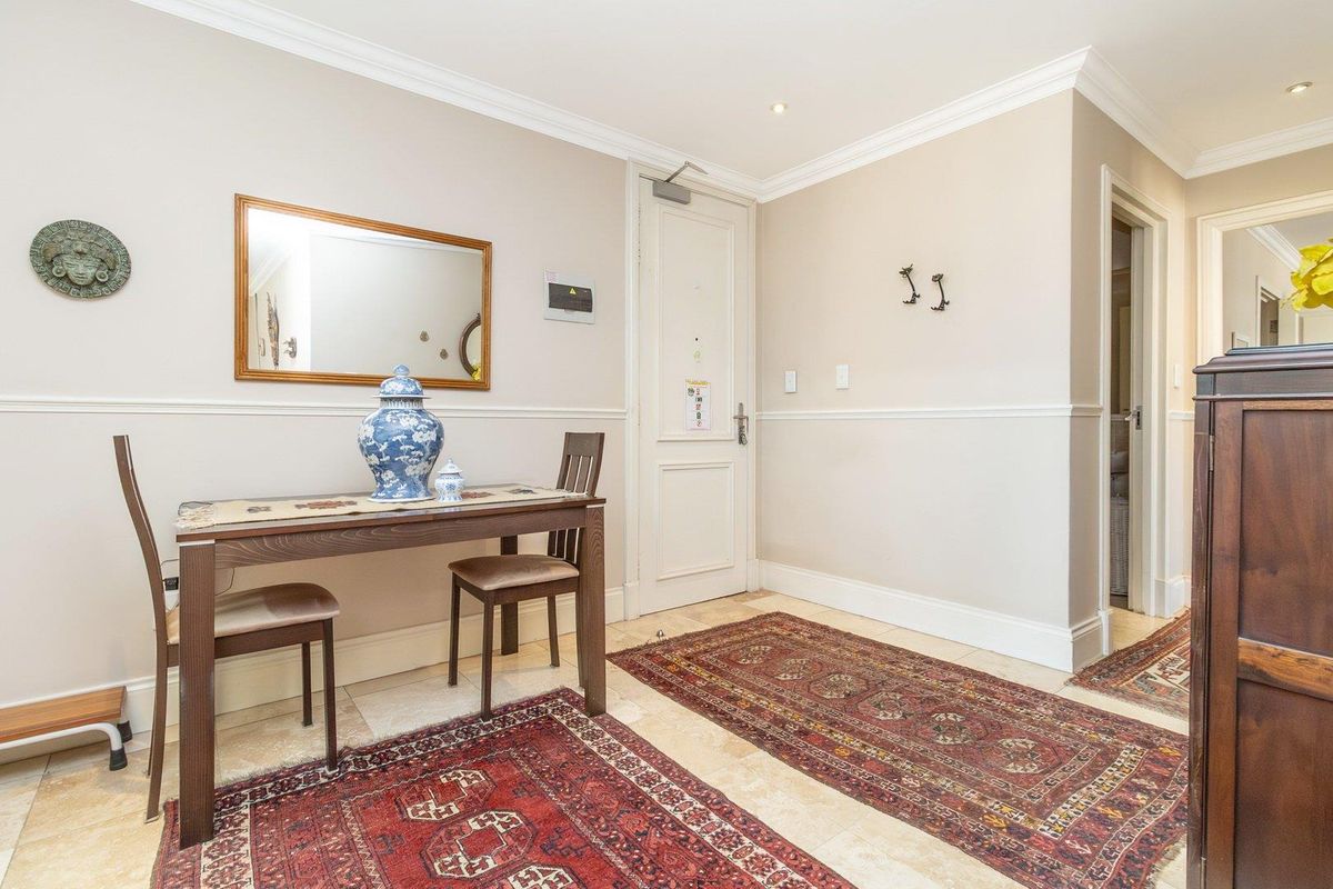 Stylish first floor apartment with expansive patio - Photo 3