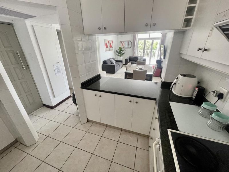 Hendra - Beautiful 3-Bed, 2-Bath Holiday Apartment on Marine Drive, Umhlanga Rocks - Photo 10