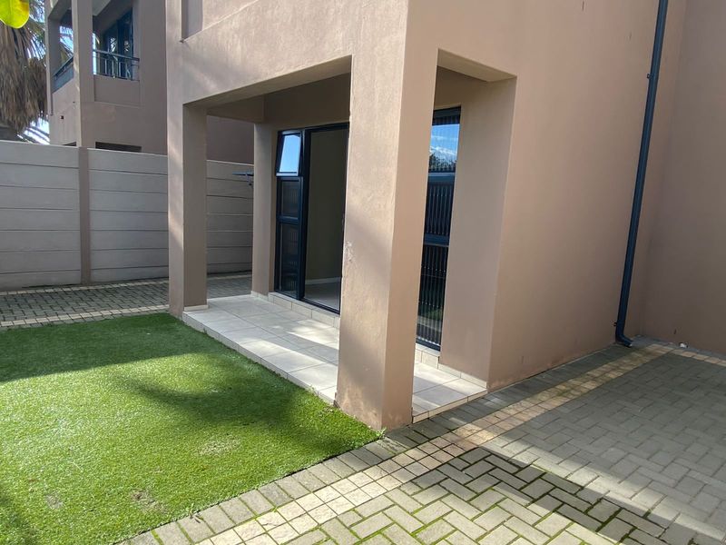 Unfurnished 2 beds Ground Floor apartment with outside area, parking - Photo 8