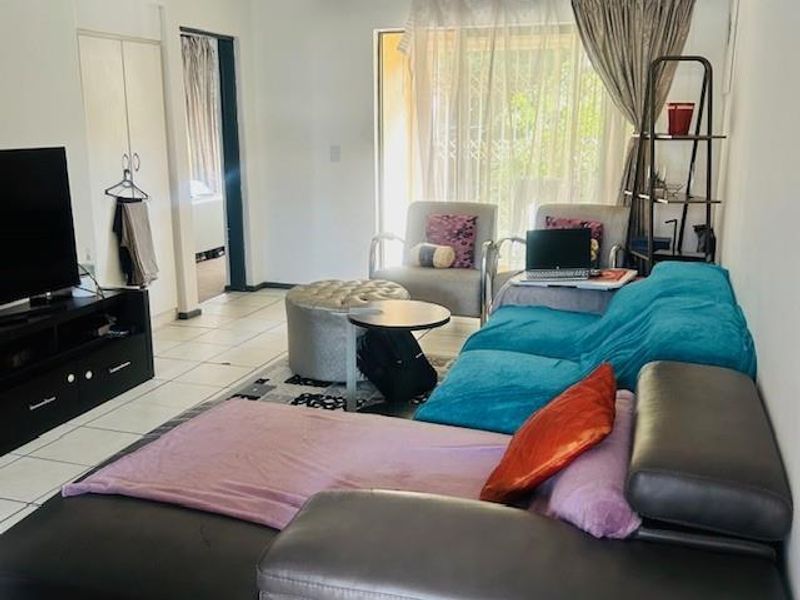 3 Bedroom Townhouse to Rent in Parkrand - Photo 2