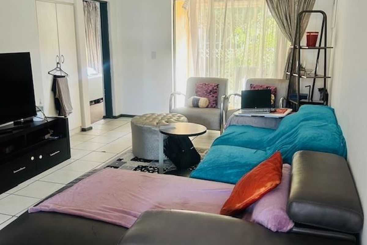 3 Bedroom Townhouse to Rent in Parkrand - Photo 2