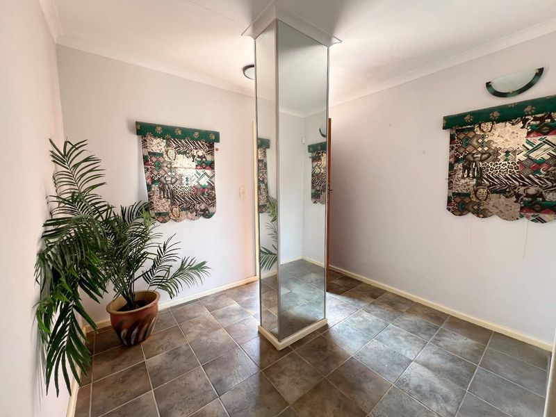 Spacious & Well-Priced Freestanding Home – Sole & Exclusive Mandate - Photo 2