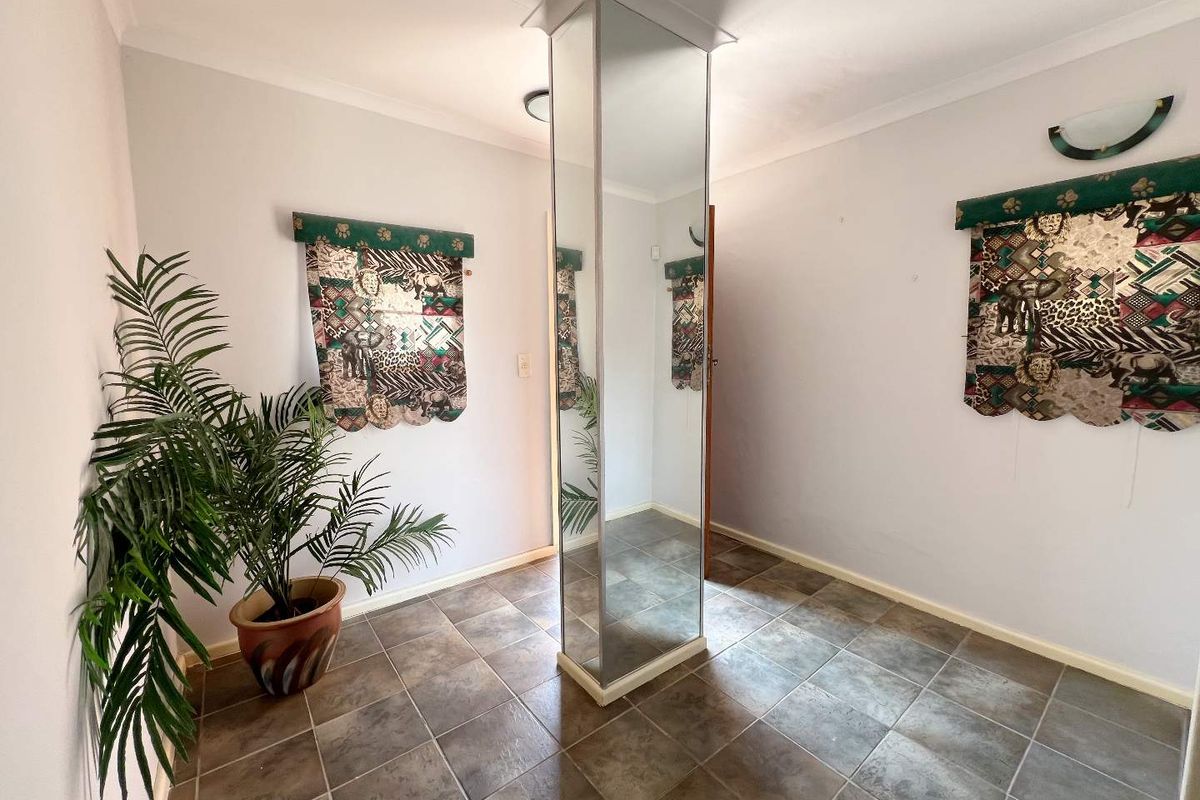 Spacious & Well-Priced Freestanding Home – Sole & Exclusive Mandate - Photo 2