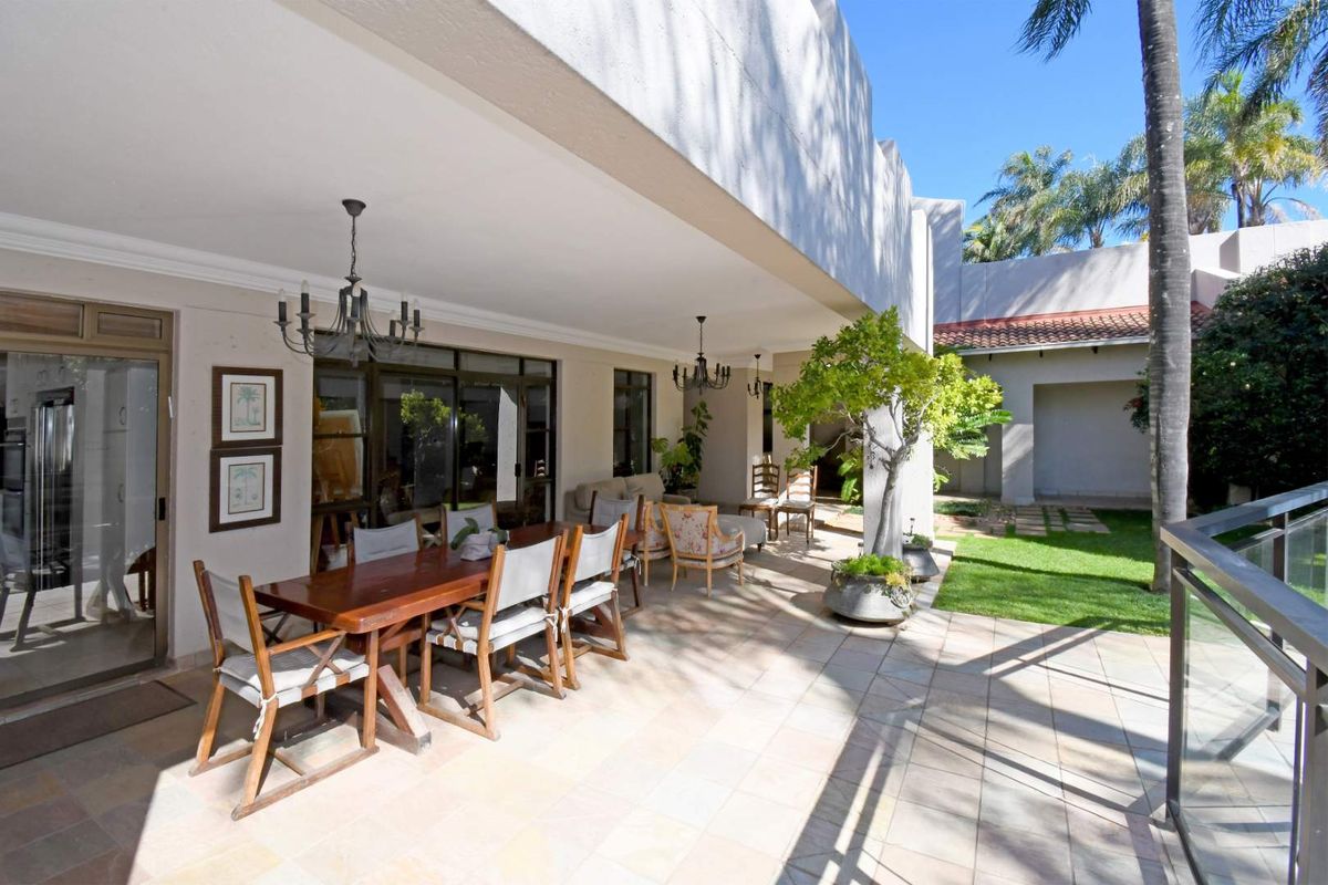 Spacious family home in ultra secure complex with full back up water and power - Photo 5