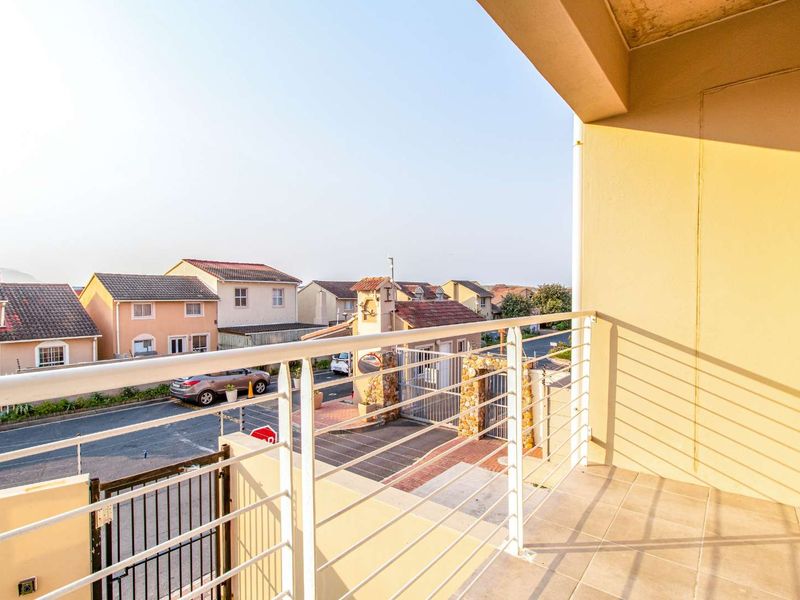 A modern two-bedroom apartment where comfort, convenience, and natural beauty come together. - Photo 8