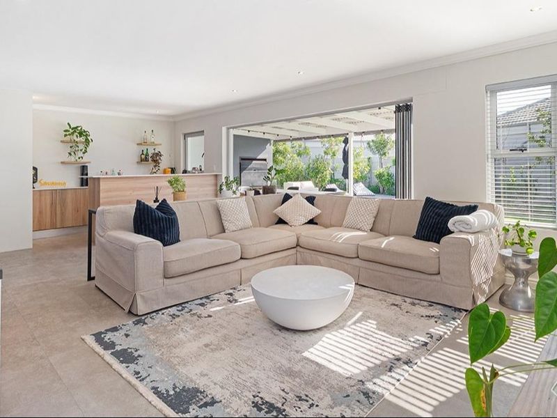 Beautiful Family Home in Sought-After Northridge Estate, Sunningdale - Photo 2