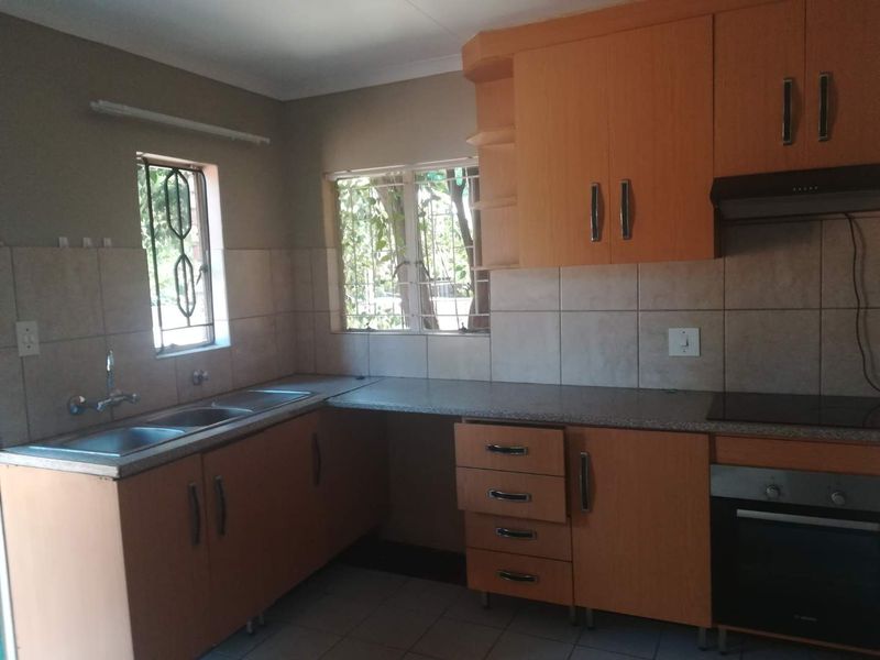 Lovely Home Available for Rent - Photo 4