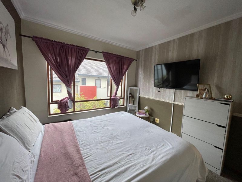 **Spacious 2-Bedroom Apartment for Sale! - Photo 8