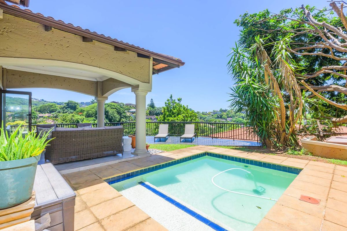 Beautiful Modernized 3-Bedroom Townhouse in Prime La Lucia!! - Photo 5