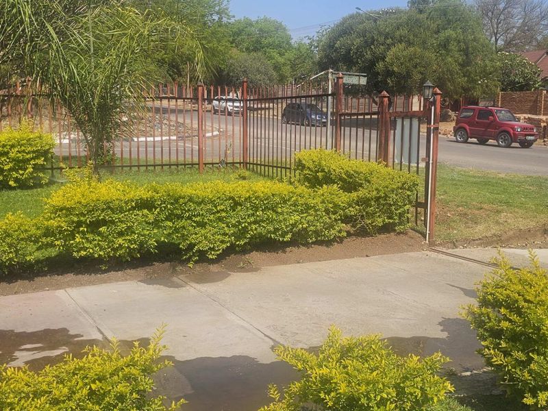 Massive 3 bedroom house for sale in Elandsrand - Photo 9