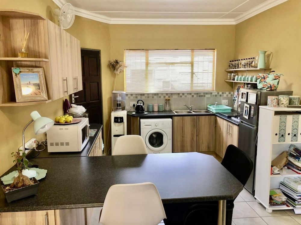 Garden flat 1 - kitchen area