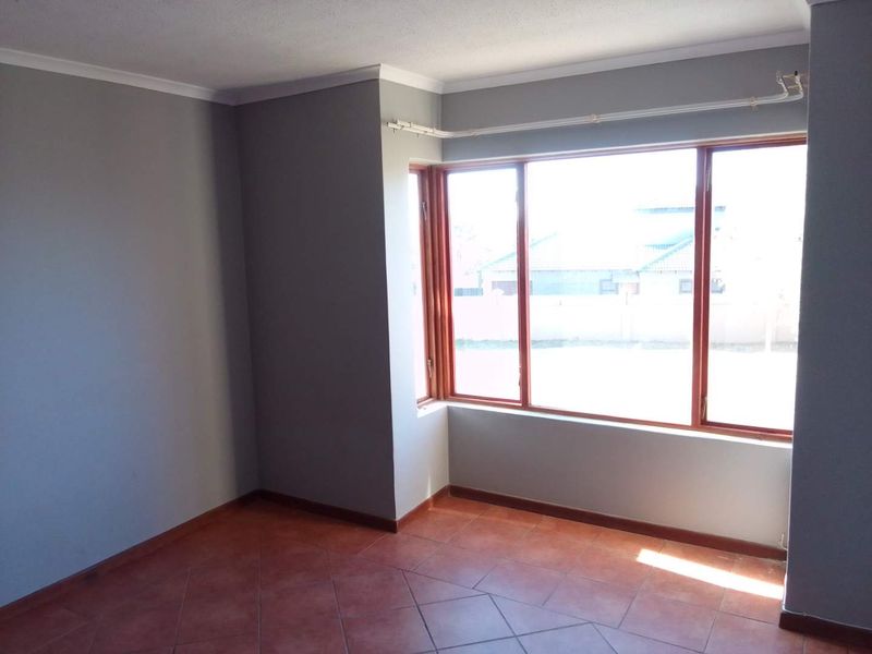 Discover tranquility and comfort in this charming 2-bedroom apartment. - Photo 8