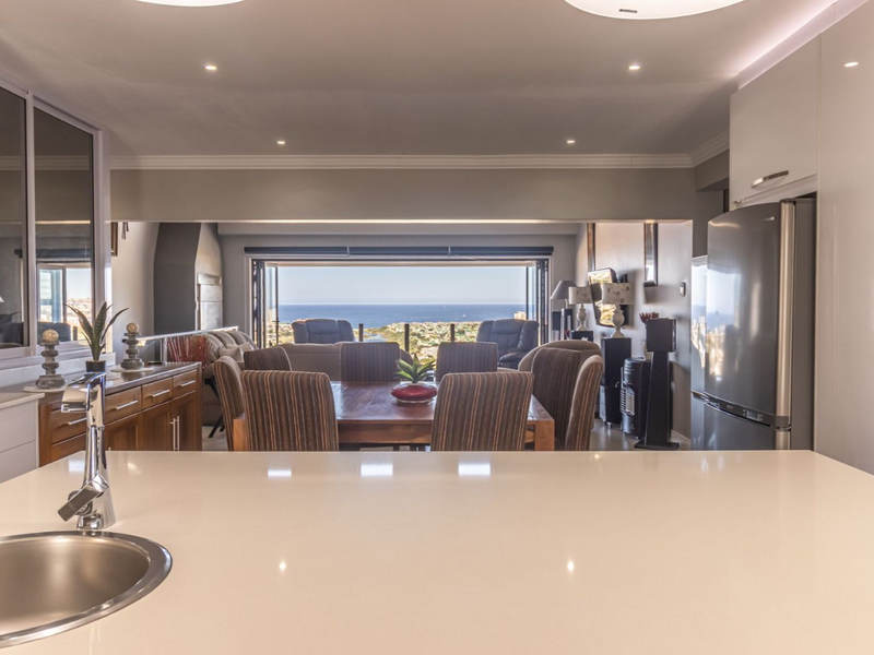 Elevated Elegance - 4 Bedroom Home with Panoramic Sea Views - Photo 10