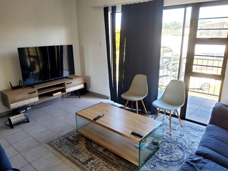 **Exclusive Spacious 2-Bedroom Flat in Prime Gonubie Location** - Photo 5