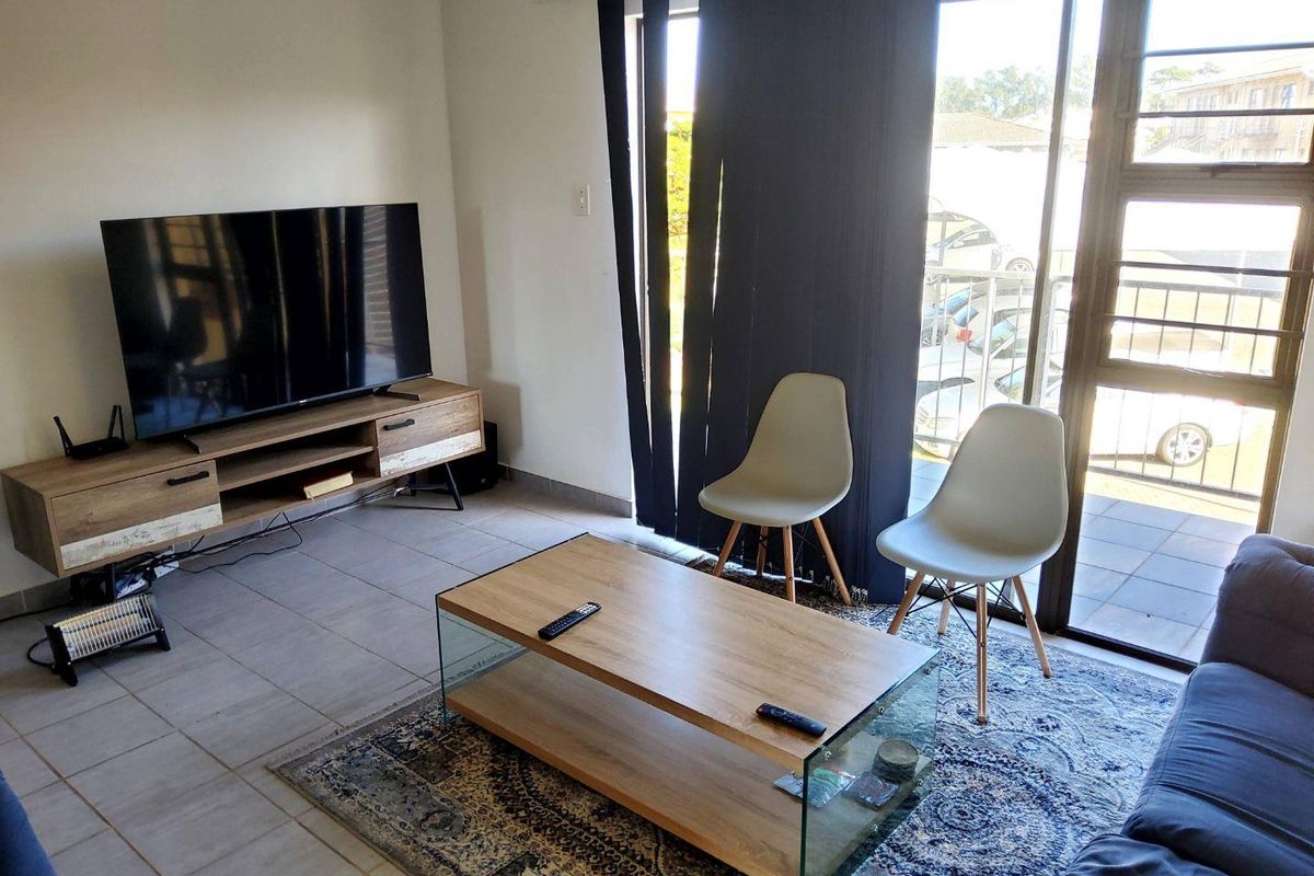 **Exclusive Spacious 2-Bedroom Flat in Prime Gonubie Location** - Photo 5