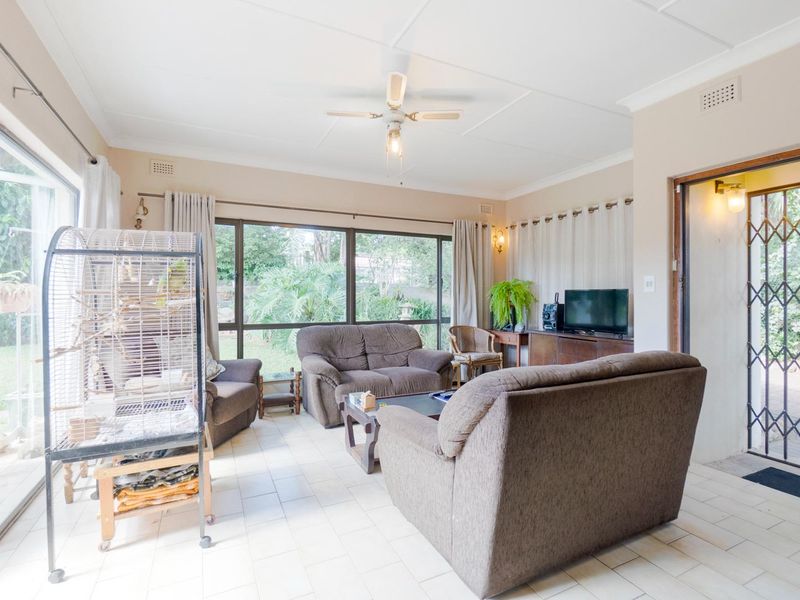 Level land family home - Photo 5