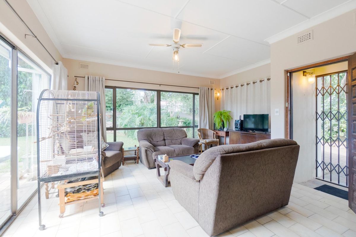 Level land family home - Photo 5