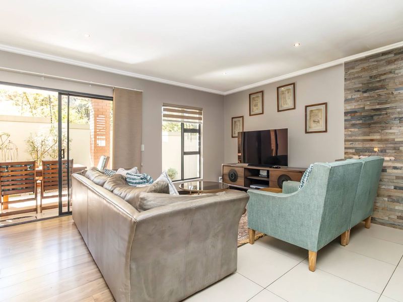 3 Bedroom 2.5 bathroom with a double garage house for Rent in Kilima , Midrand - Photo 4