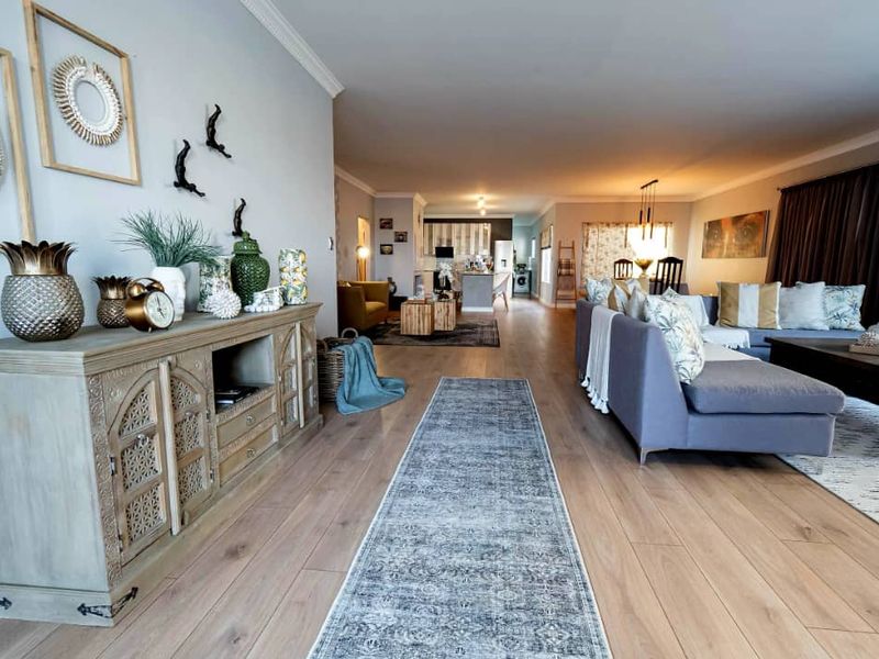 Beautiful family home in Henties Bay. - Photo 8