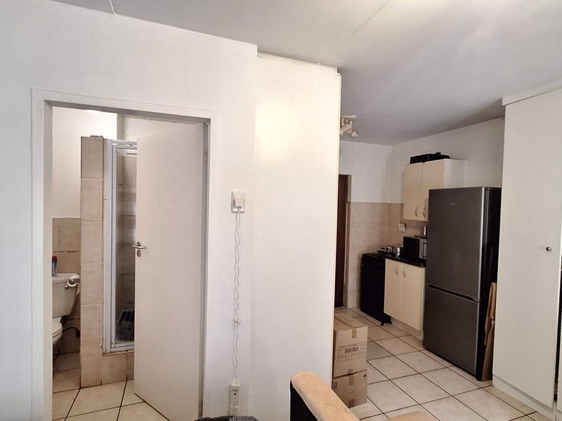 Bachelor Apartment in Richmond - Photo 7