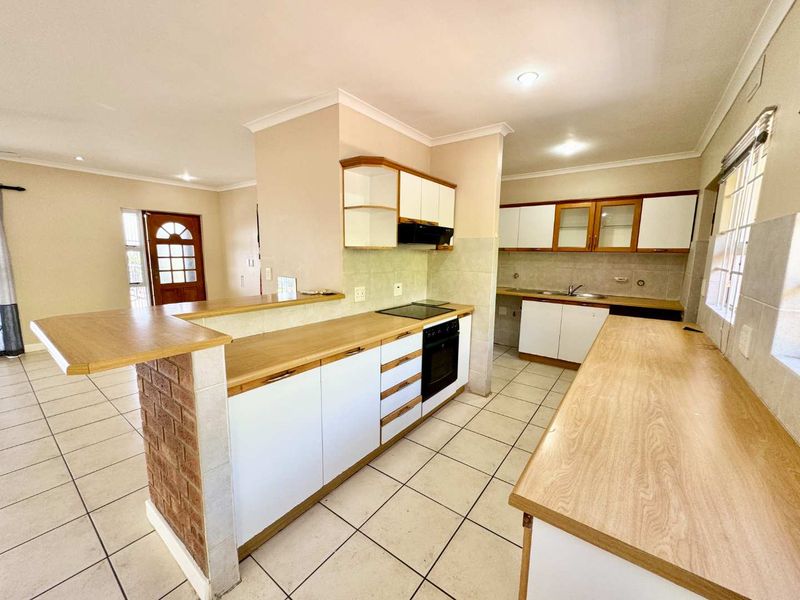 Hendra Estates - Stunning Townhouse With Sublime Sea Views For Sale In La Lucia - Photo 7