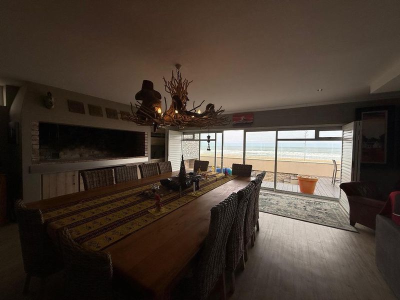 FOR SALE - BEACH FRONT 5 BEDROOM TRIPLE STOREY HOUSE IN MILE 4, SWAKOPMUND - Photo 10