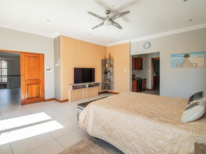 Exquisite Family Home in Monte Cristo - Photo 8