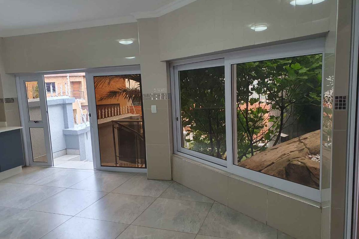 Hollywood Home in Bassonia - Photo 5