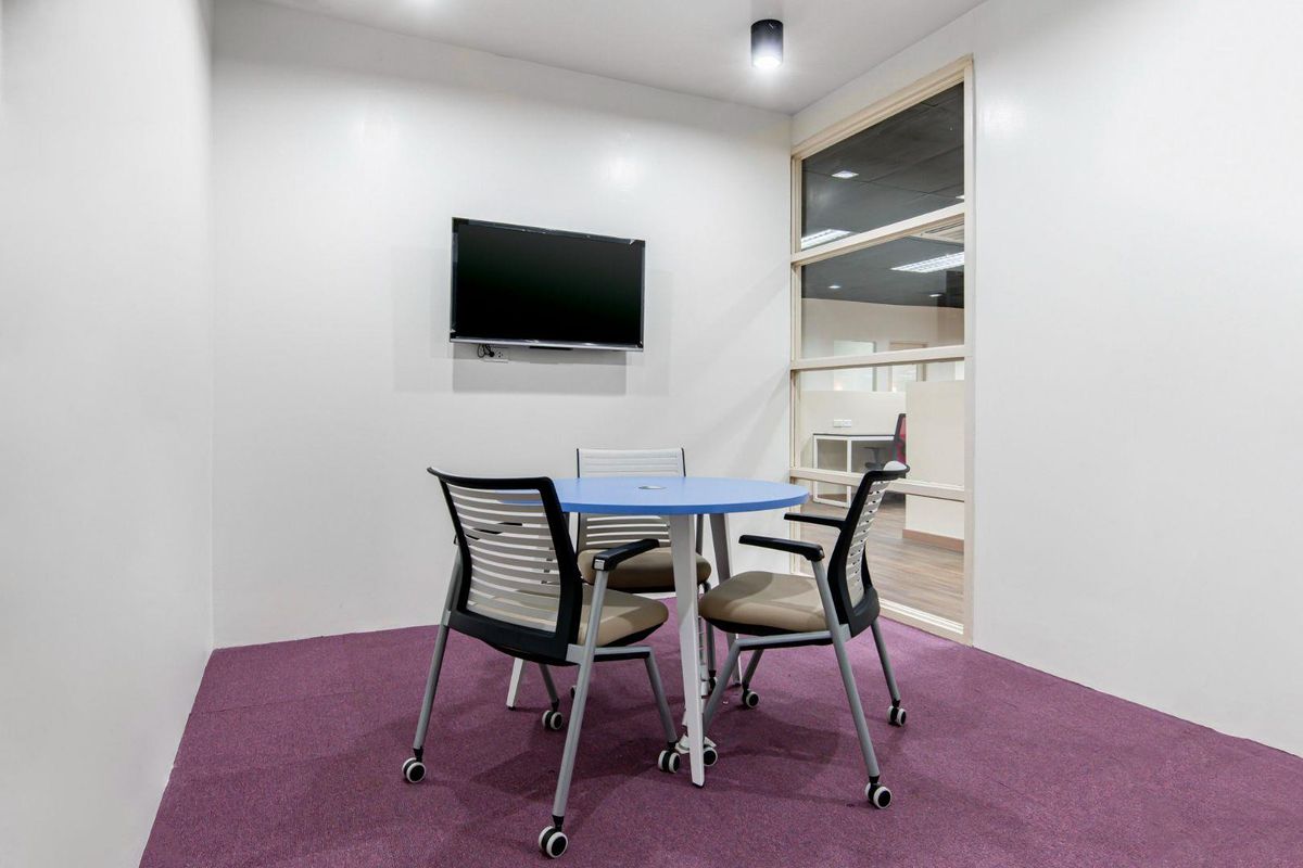 All-inclusive access to workspace and virtual office in Regus Club Place - Photo 4