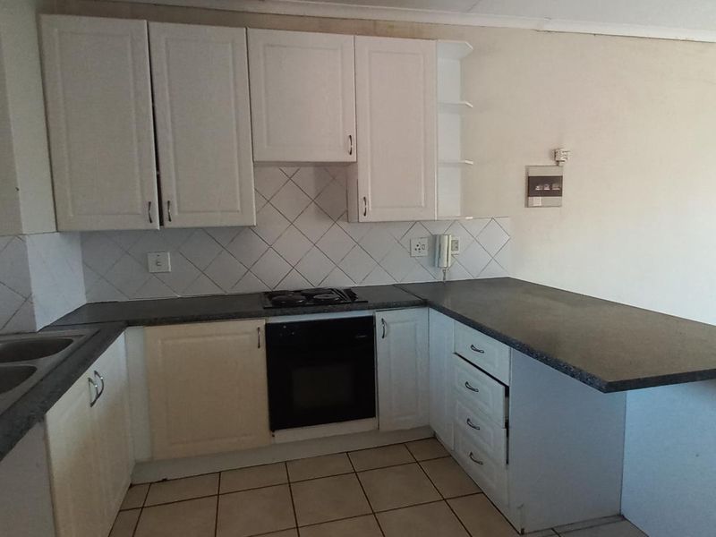 TWO BEDROOM TOWNHOUSE IN LYTTELTON CENTURION -1JULY 2026. - Photo 3