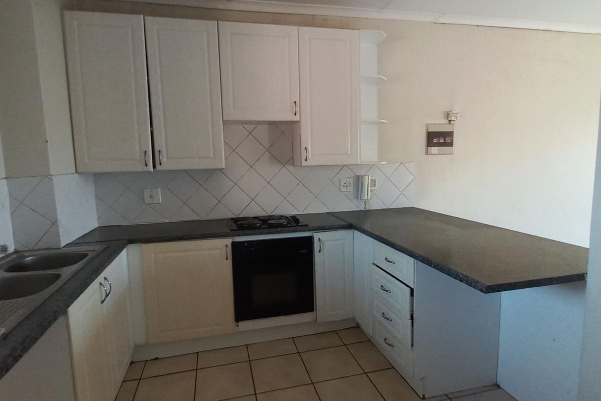 TWO BEDROOM TOWNHOUSE IN LYTTELTON CENTURION -1JULY 2026. - Photo 3