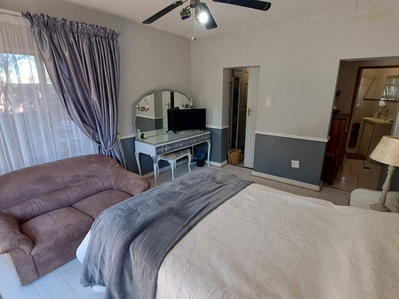 Well located property with a potential for a Guest House - Photo 8