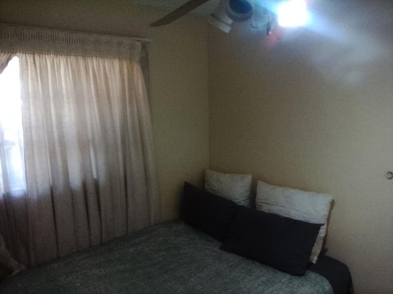 REFURBISHED GROUND FLOOR UNIT - Photo 7