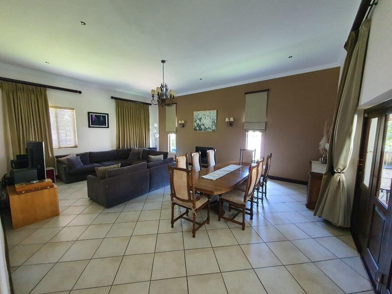 Elegant Family Living in the Prestigious Featherbrooke Estate - Photo 9