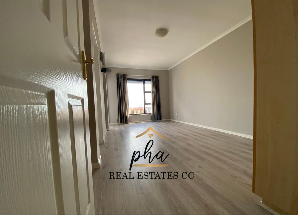 Main bedroom with balcony with sea view