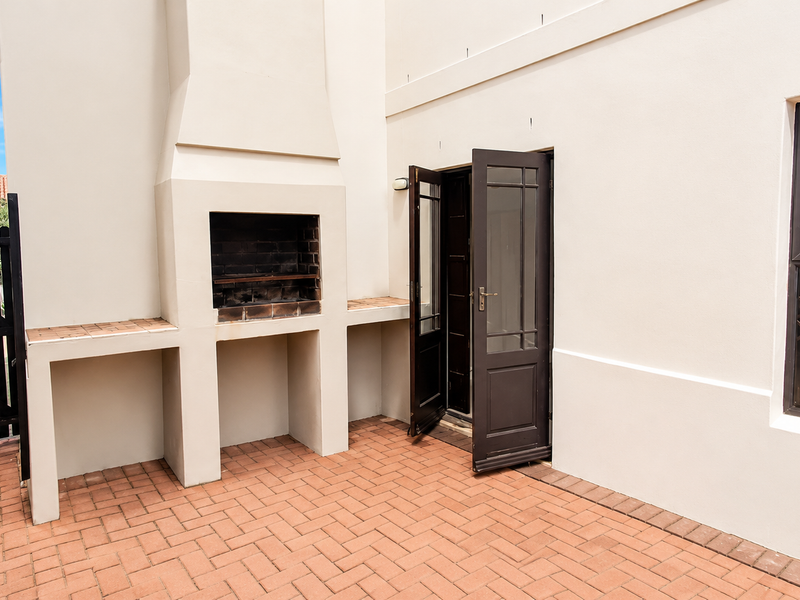 Spacious 3-Bedroom Family Home in Exclusive Birkdale Village - Photo 9