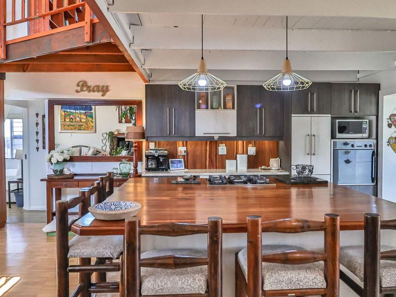 Family Home + Flatlet in Pretty Perlemoenbaai - Photo 5