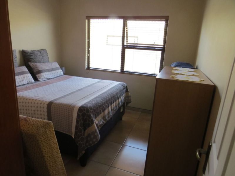 FOR SALE - 3 BEDROOM UNFURNISHED HOUSE WITH 2 BEDROOM FLAT FOR SALE IN OCEAN VIEW, SWAKOPMUND, NAMIBIA - Photo 6