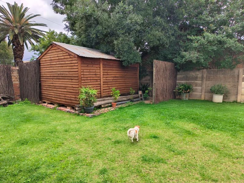 Investment property with a 3 bedroomed home, plus  2 freestanding, self contained flats. - Photo 8