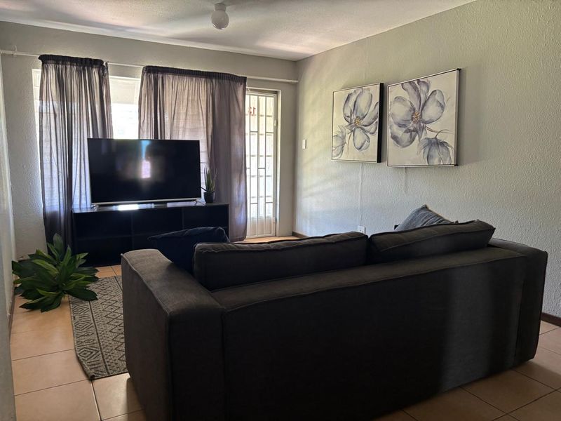 Spacious 3 bed 2 bath unit for sale in Primrose - Photo 3