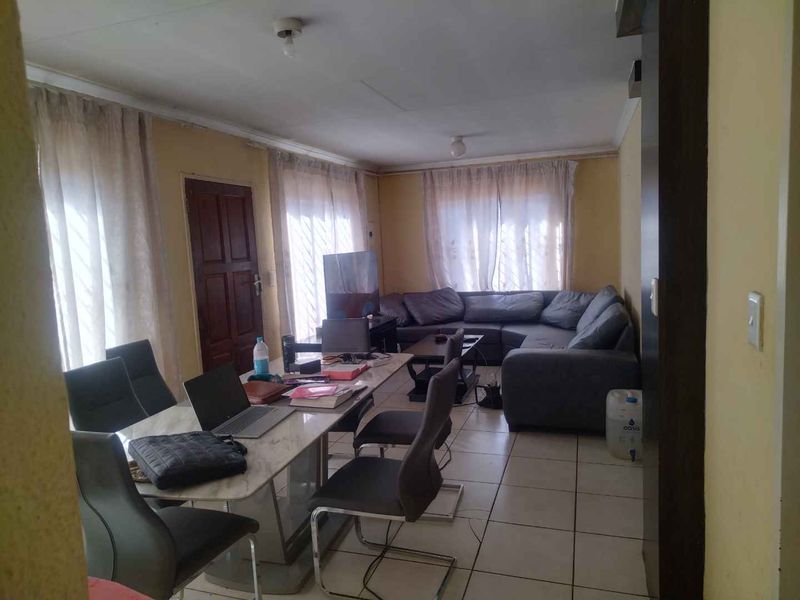 2 bedrooms house for sale in Soshanguve VV - Photo 6