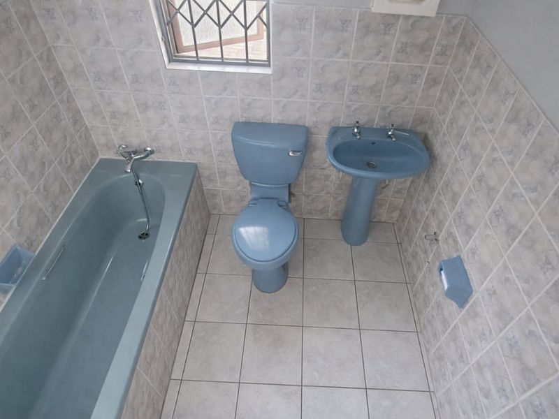Spacious 3-Bedroom Home with Pool in Birdswood, Richards Bay - Photo 10